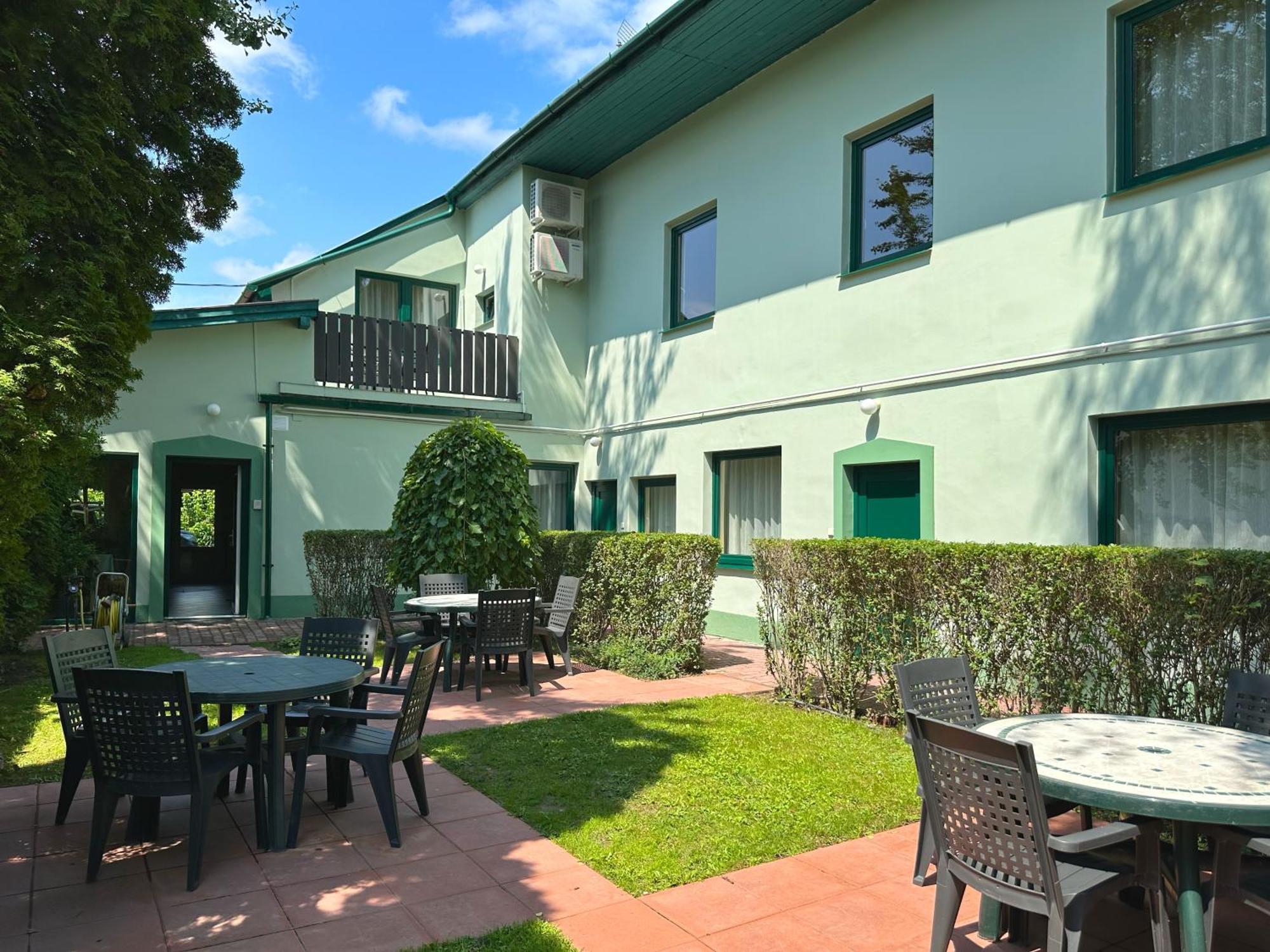 Írisz Panzió Hotel Budapeste Exterior foto