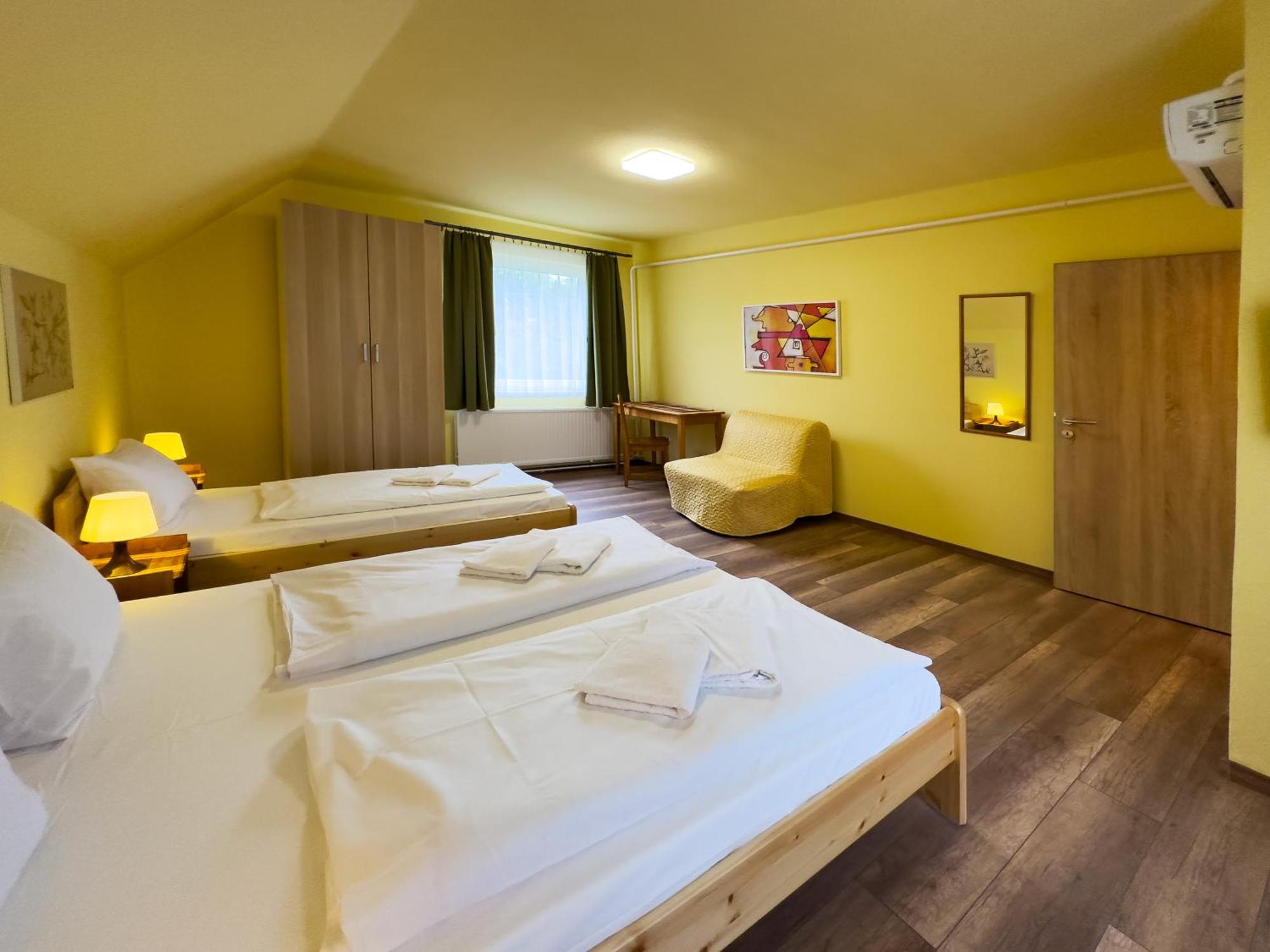 Írisz Panzió Hotel Budapeste Exterior foto