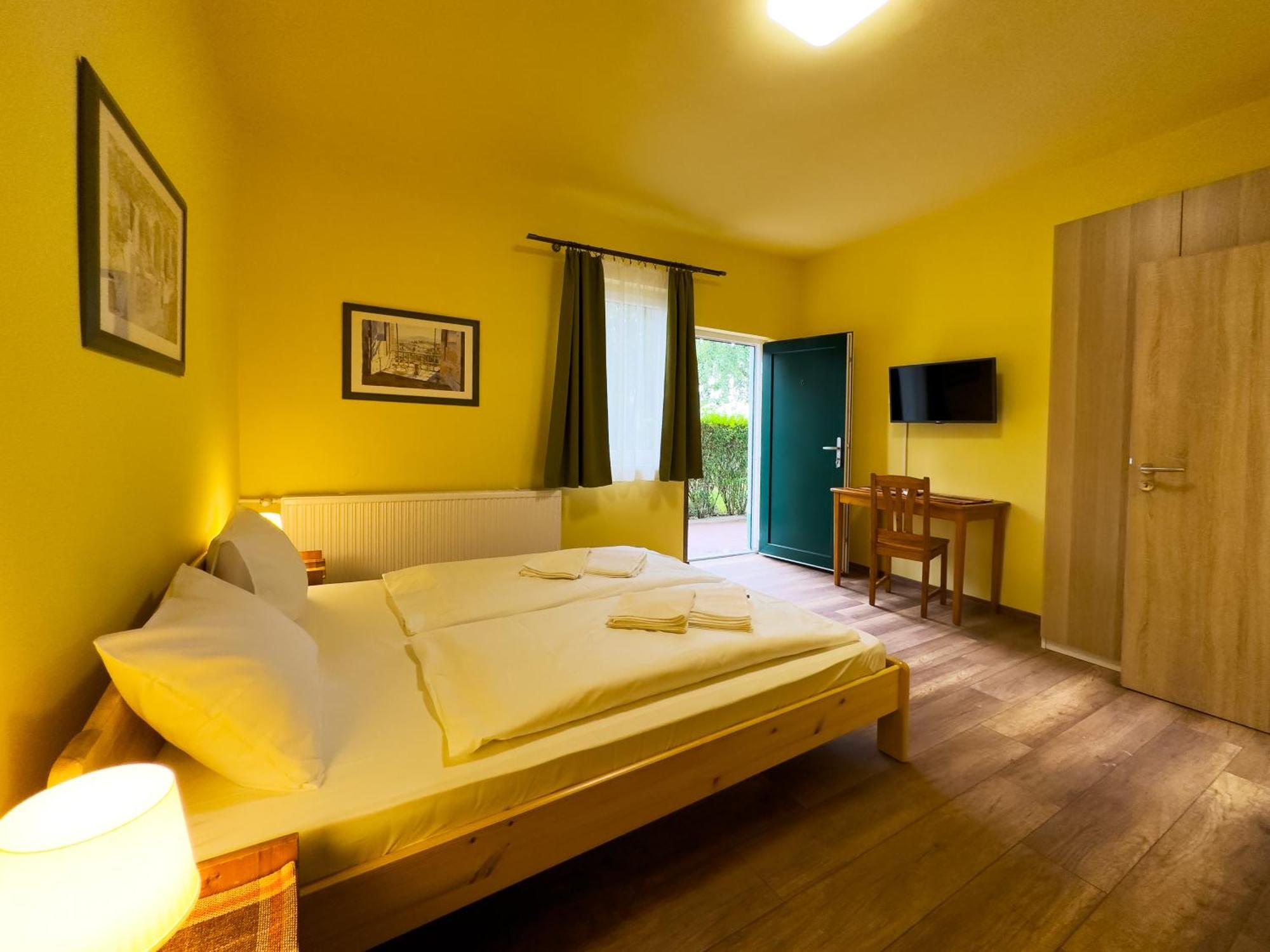Írisz Panzió Hotel Budapeste Exterior foto